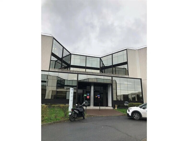 Flex in Argenteuil for sale - Building Photo - Image 3 of 11