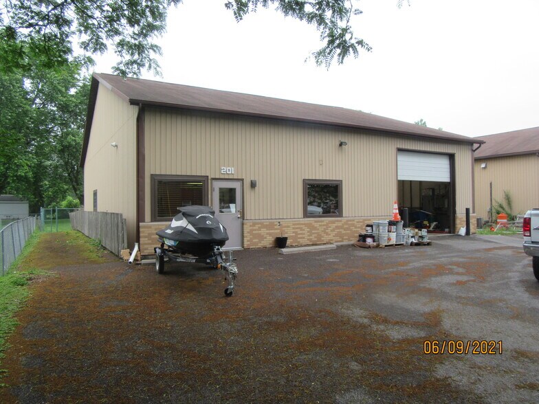 201 Bagg St, East Syracuse, NY for sale - Building Photo - Image 1 of 1