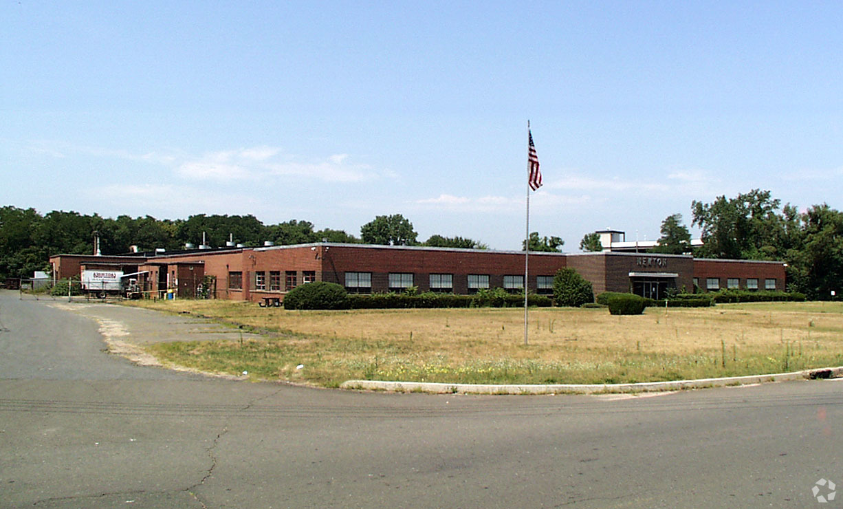 222 McDermott Rd, North Haven, CT for sale Primary Photo- Image 1 of 6