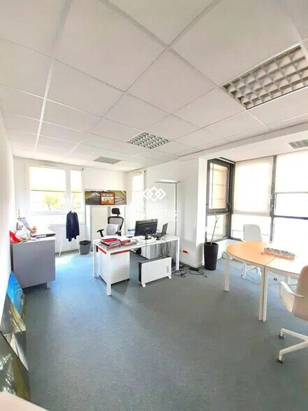 Office in Orléans for lease - Interior Photo - Image 2 of 30