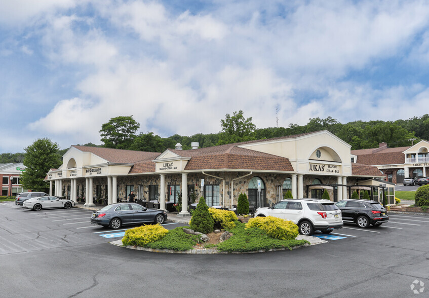 102-112 Town Center Dr, Warren, NJ for sale - Primary Photo - Image 1 of 1