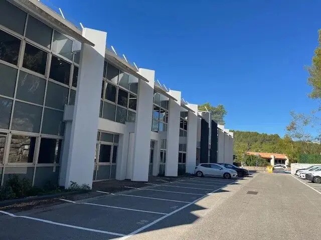 Office in Valbonne for lease - Building Photo - Image 2 of 11