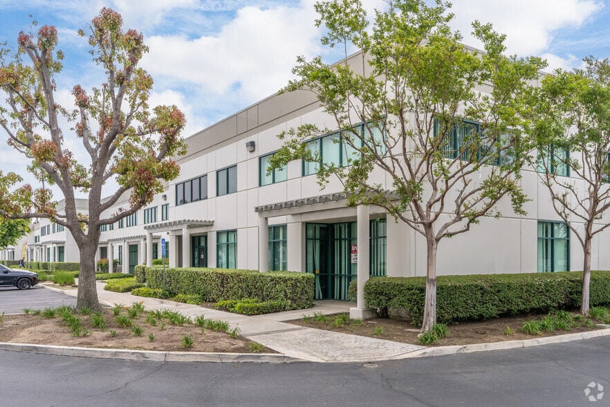 3100 E Cedar St, Ontario, CA for lease - Primary Photo - Image 1 of 5