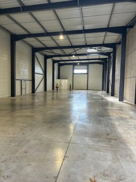 Industrial in Signes for lease - Interior Photo - Image 2 of 4