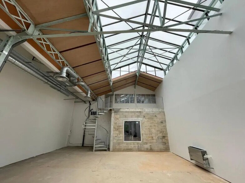 Office in Malakoff for lease - Interior Photo - Image 3 of 5