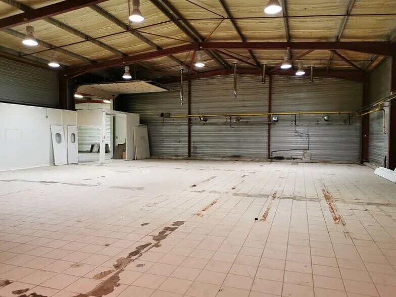 Flex in Le Fauga for lease - Interior Photo - Image 1 of 6