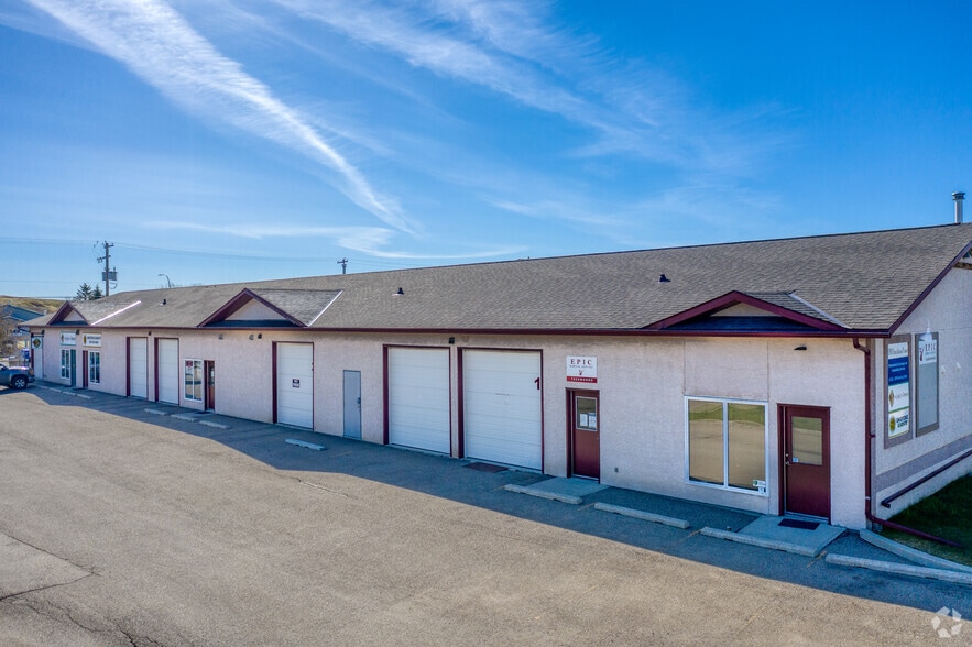 109 Stockton Pt, Okotoks, AB for lease - Building Photo - Image 2 of 10