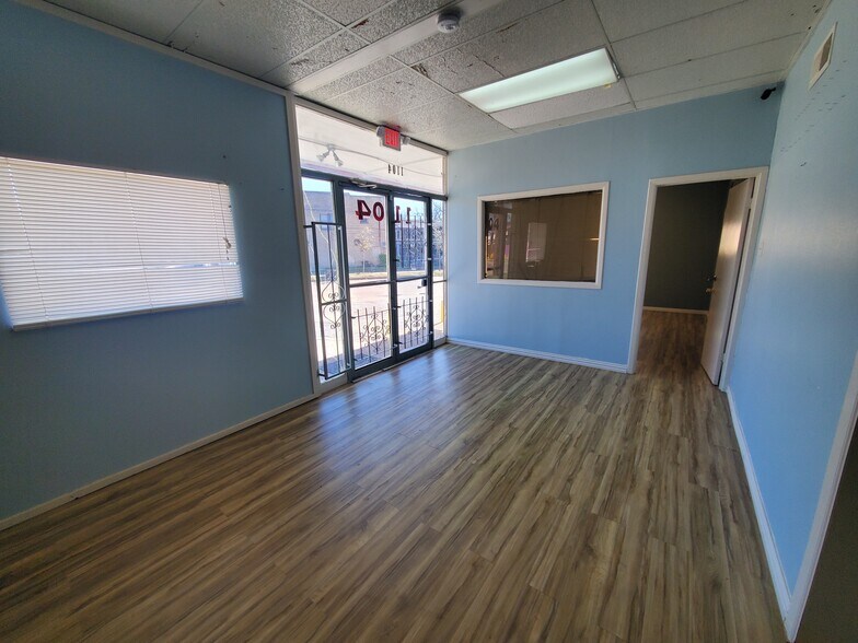 1104 Evergreen Dr, Houston, TX 77087 Office for Sale