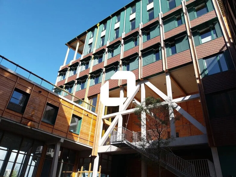 Retail in Nantes for lease - Building Photo - Image 1 of 19