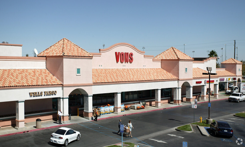 3027 Rancho Vista Blvd, Palmdale, CA for lease - Building Photo - Image 1 of 5