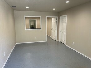121 Greenwood Cut Off Rd, Weatherford, TX for lease Interior Photo- Image 2 of 6