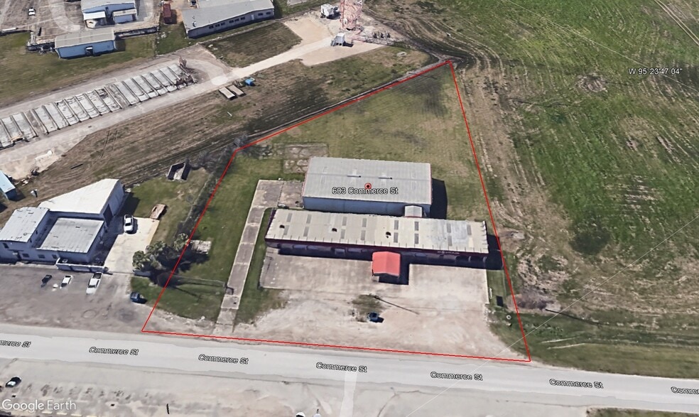 603 Commerce St, Clute, TX for lease - Primary Photo - Image 1 of 4