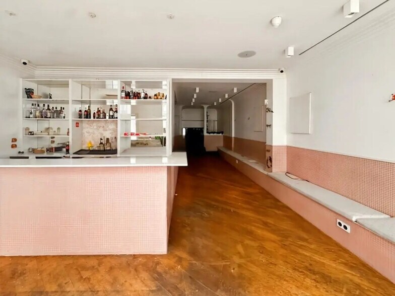 Retail in Paris for lease - Building Photo - Image 1 of 6