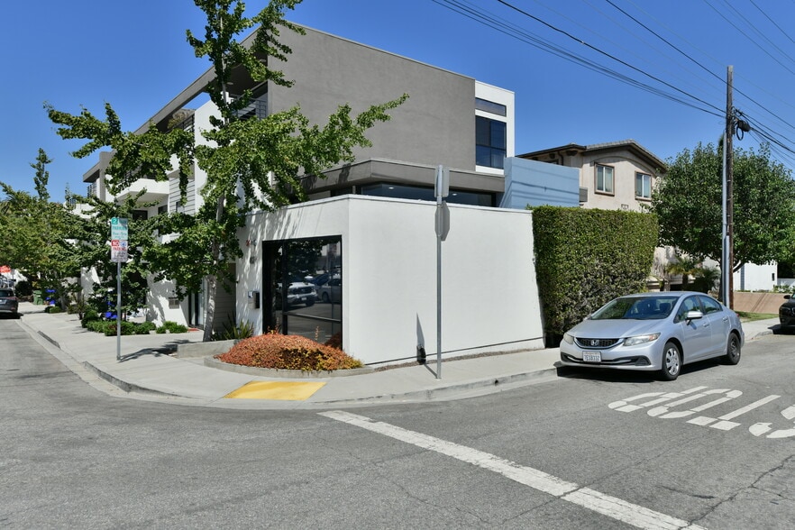 627 Aviation Way, Manhattan Beach, CA for sale - Building Photo - Image 3 of 9