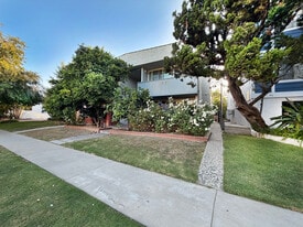 4227 Whitsett Ave, Studio City CA - Convenience Store