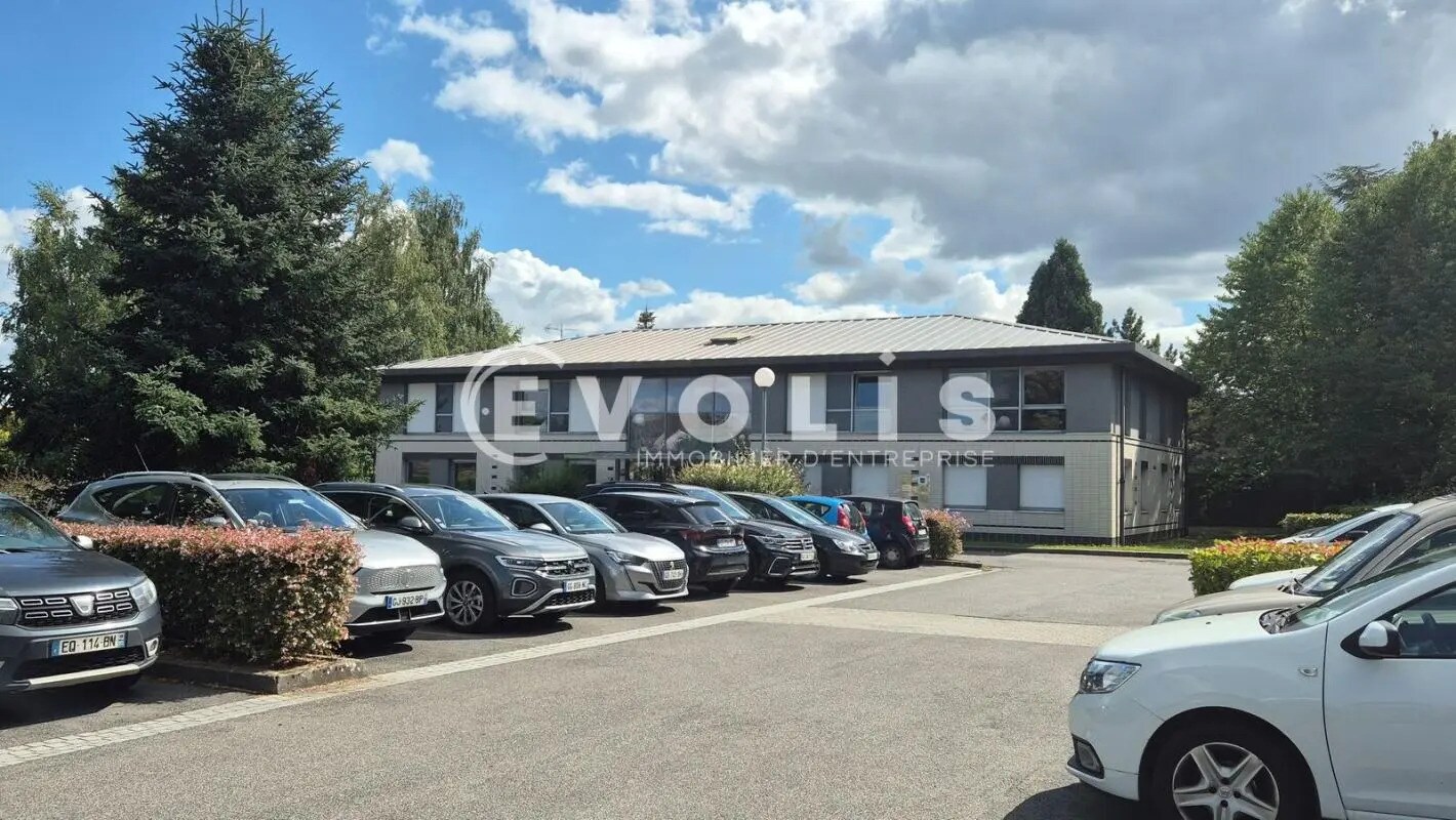 Office in Magny-le-Hongre for lease Building Photo- Image 1 of 6