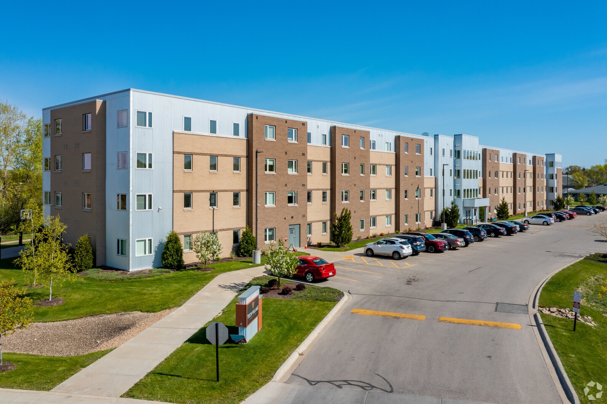 15 Tri Park Way, Appleton, WI for sale Primary Photo- Image 1 of 1