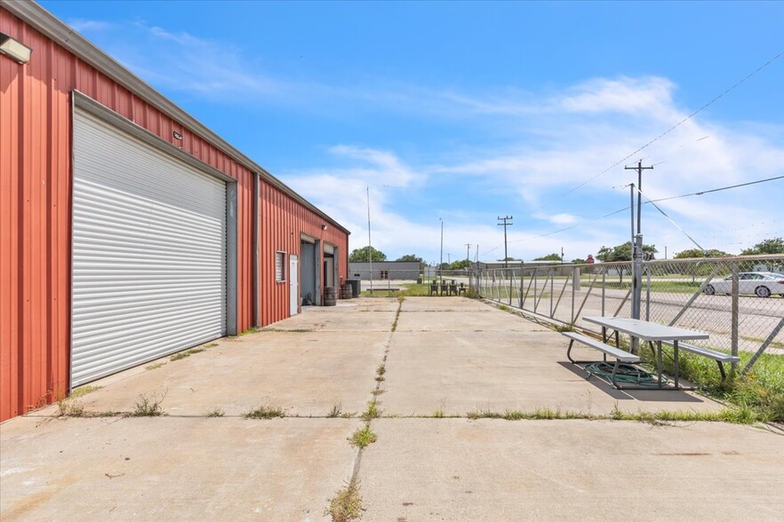 202 S Gulf Blvd, Freeport, TX for sale - Building Photo - Image 3 of 17