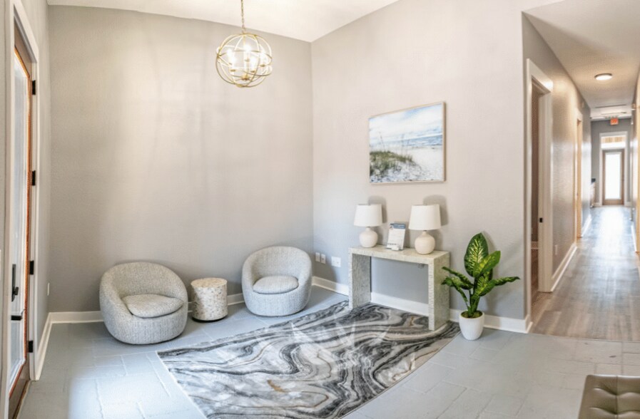 1012 Airport Rd Destin FL 32541 - 1012 Airport Rd Destin FL Building Photo 2 Large 