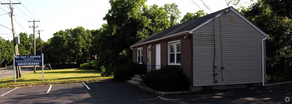 519 Hauppauge Rd, Hauppauge, NY for sale - Primary Photo - Image 1 of 1