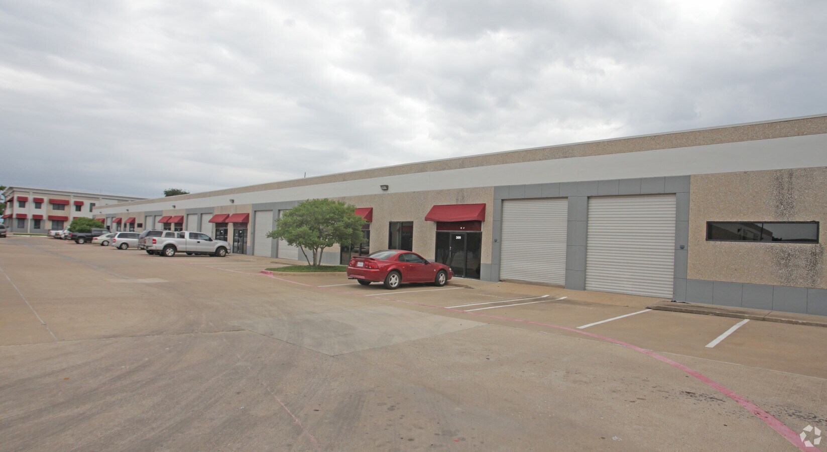 1000 Post and Paddock Ln, Grand Prairie, TX, 75050 Property For Lease