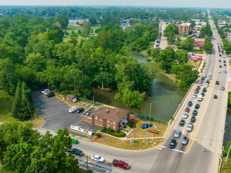 15005 Telegraph Rd, Flat Rock, MI 48134 River's Edge Office Center