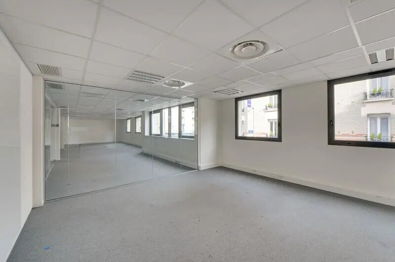 Office in Suresnes for sale - Building Photo - Image 2 of 5