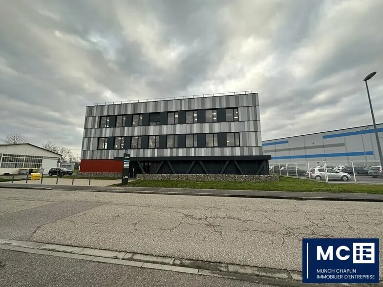 Office in Entzheim for lease - Building Photo - Image 1 of 9