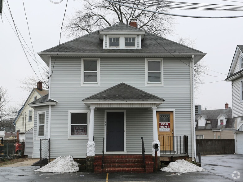 176 Hempstead Ave, West Hempstead, NY for sale - Primary Photo - Image 1 of 1