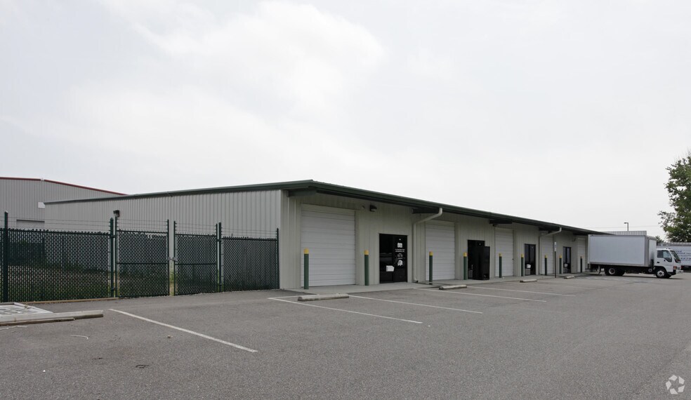 2100 Aluminum Ave, Hampton, VA for sale - Building Photo - Image 2 of 12