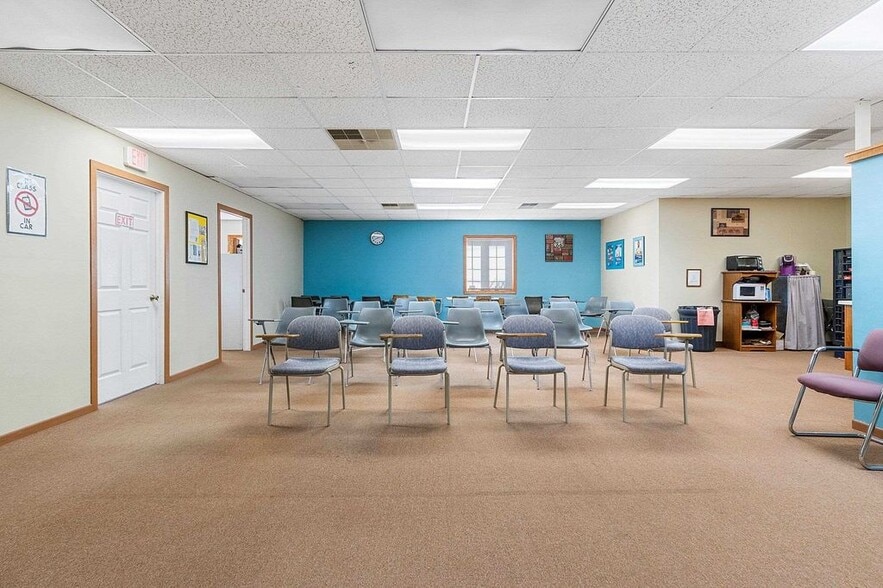 1639 Deckner Ave, Green Bay, WI for lease - Building Photo - Image 3 of 7