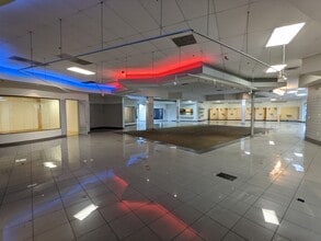 614 E Altamonte Dr, Altamonte Springs, FL for sale Interior Photo- Image 2 of 10