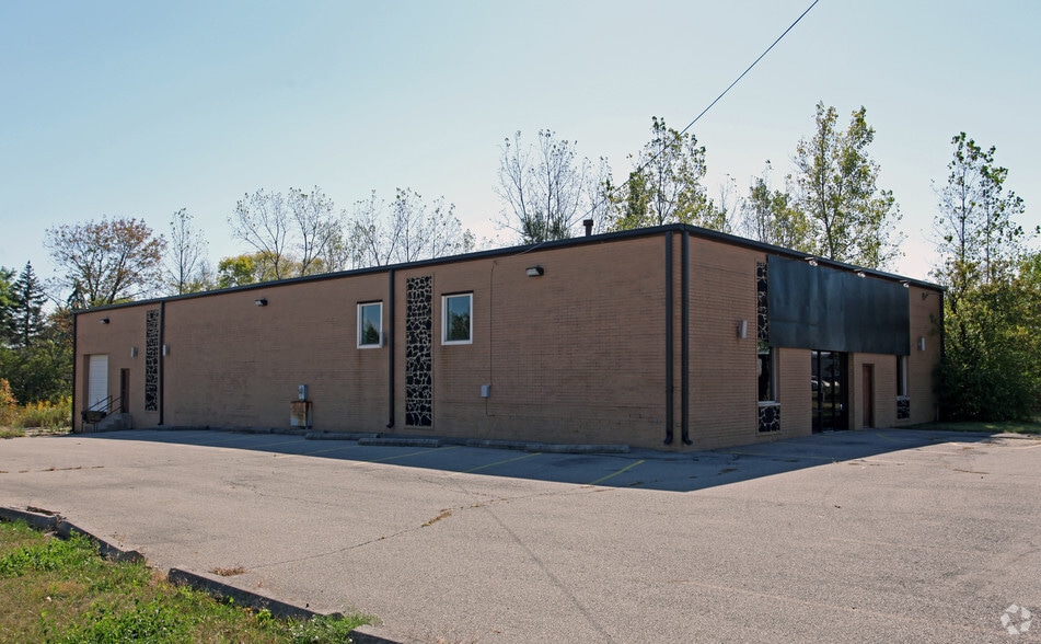 6945 Homestretch Ave, Dayton, OH for lease - Building Photo - Image 2 of 2