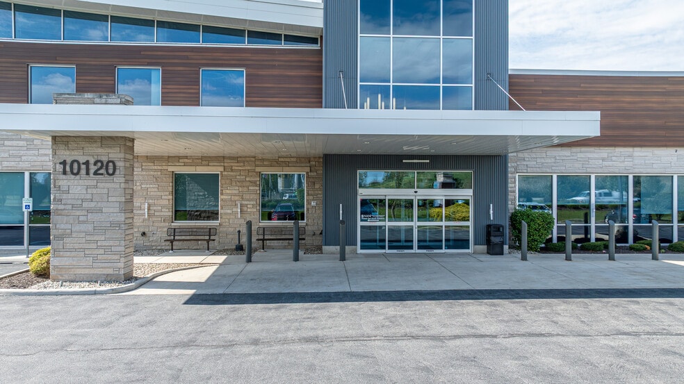 10120 Calumet Ave, Munster, IN for lease - Building Photo - Image 2 of 17