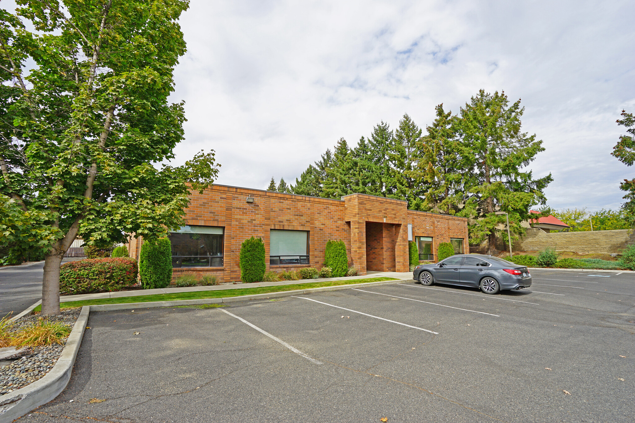 102-104 N 56th Ave, Yakima, WA for sale Building Photo- Image 1 of 1