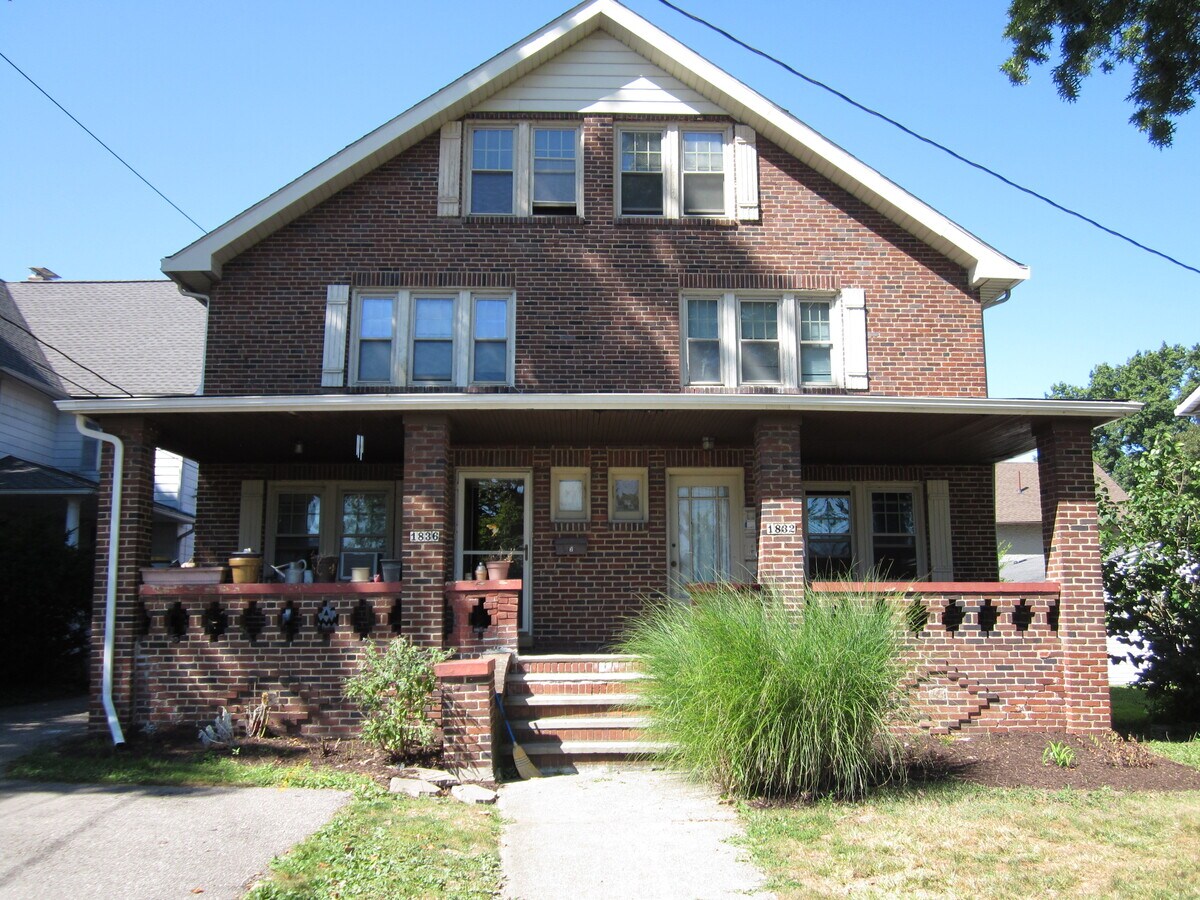 1832 Wooster Rd, Rocky River, OH 44116