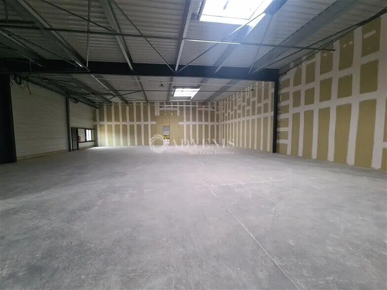 Flex in Flévy for lease - Building Photo - Image 2 of 11