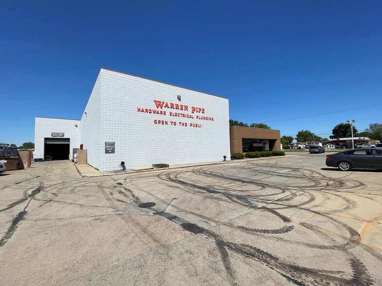 18660 15 Mile Rd, Fraser, MI for lease - Building Photo - Image 3 of 4