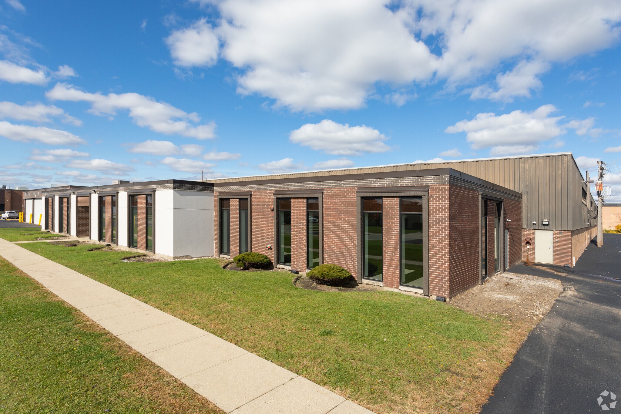 76 Bradrock Dr, Des Plaines, IL for sale Building Photo- Image 1 of 1