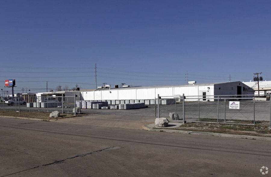 7727 E 41st St, Tulsa, OK for lease - Building Photo - Image 3 of 17