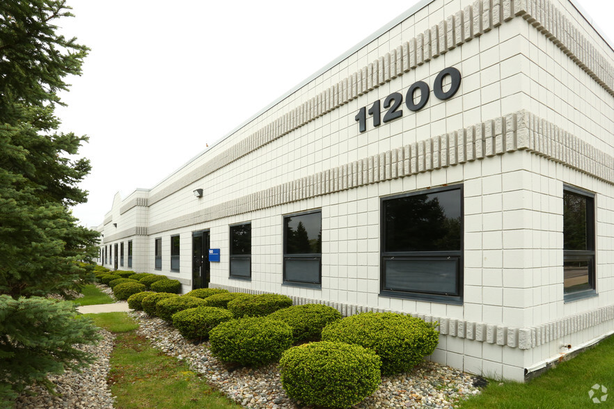 11200 Metro Airport Center Dr, Romulus, MI for lease - Building Photo - Image 3 of 7