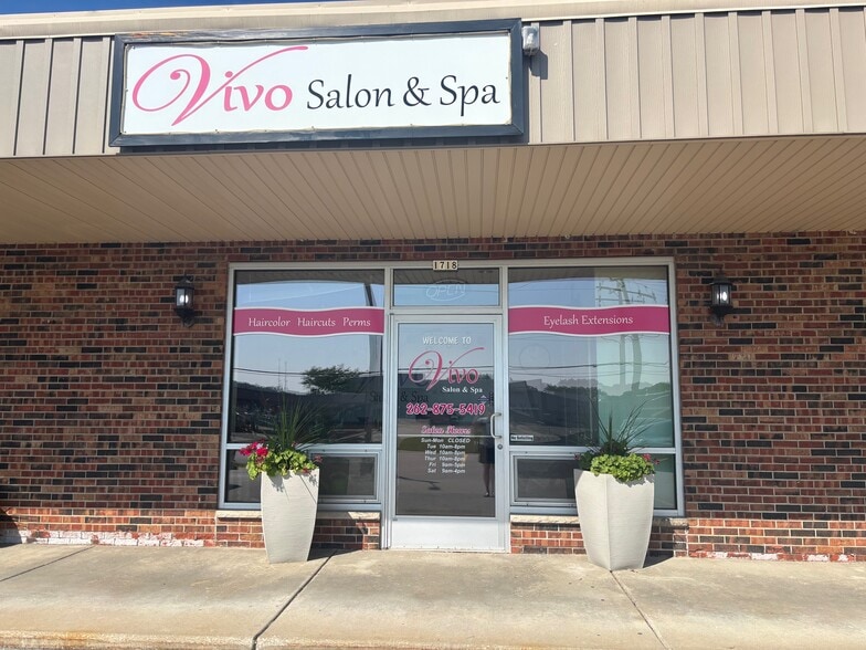 1714-1720 Manhattan Dr, Waukesha, WI for lease - Building Photo - Image 1 of 16