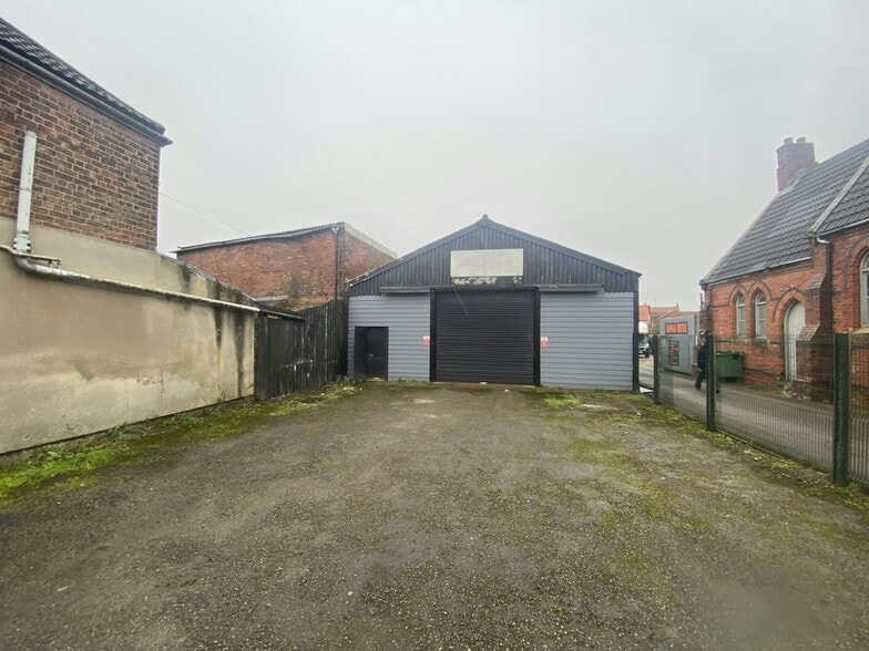 22 Fieldside, Scunthorpe for lease - Building Photo - Image 1 of 7