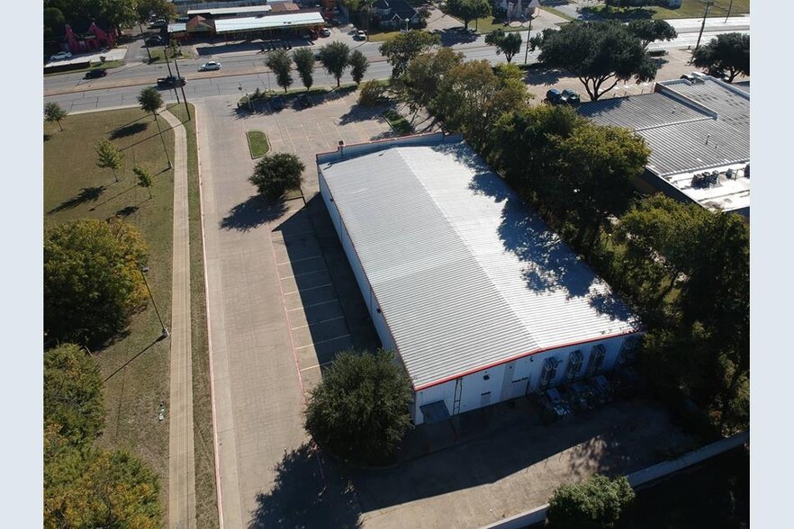 3921 S Buckner Blvd, Dallas, TX for lease - Building Photo - Image 3 of 4