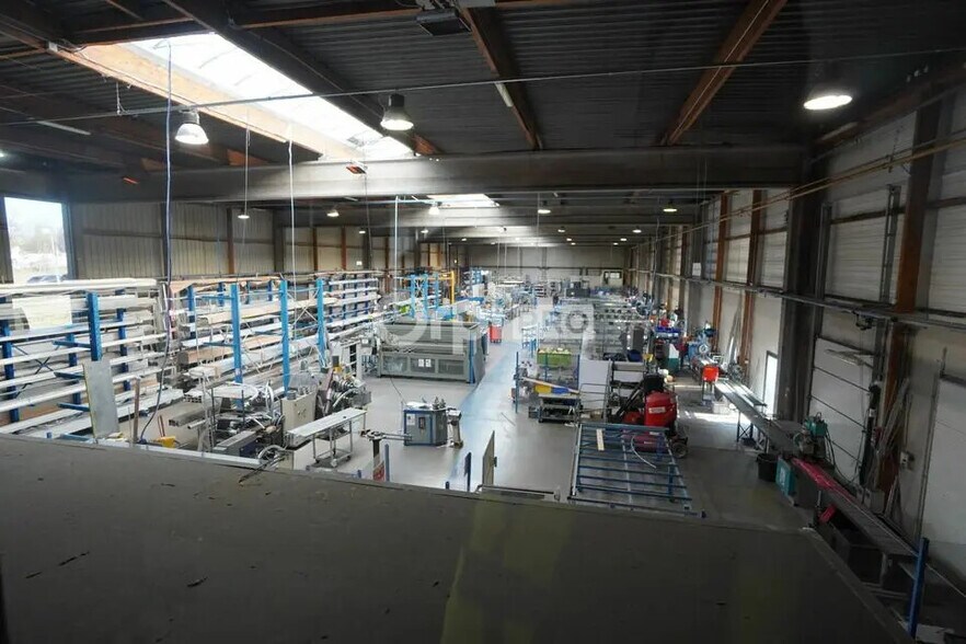 Flex in Dijon for lease - Building Photo - Image 2 of 8