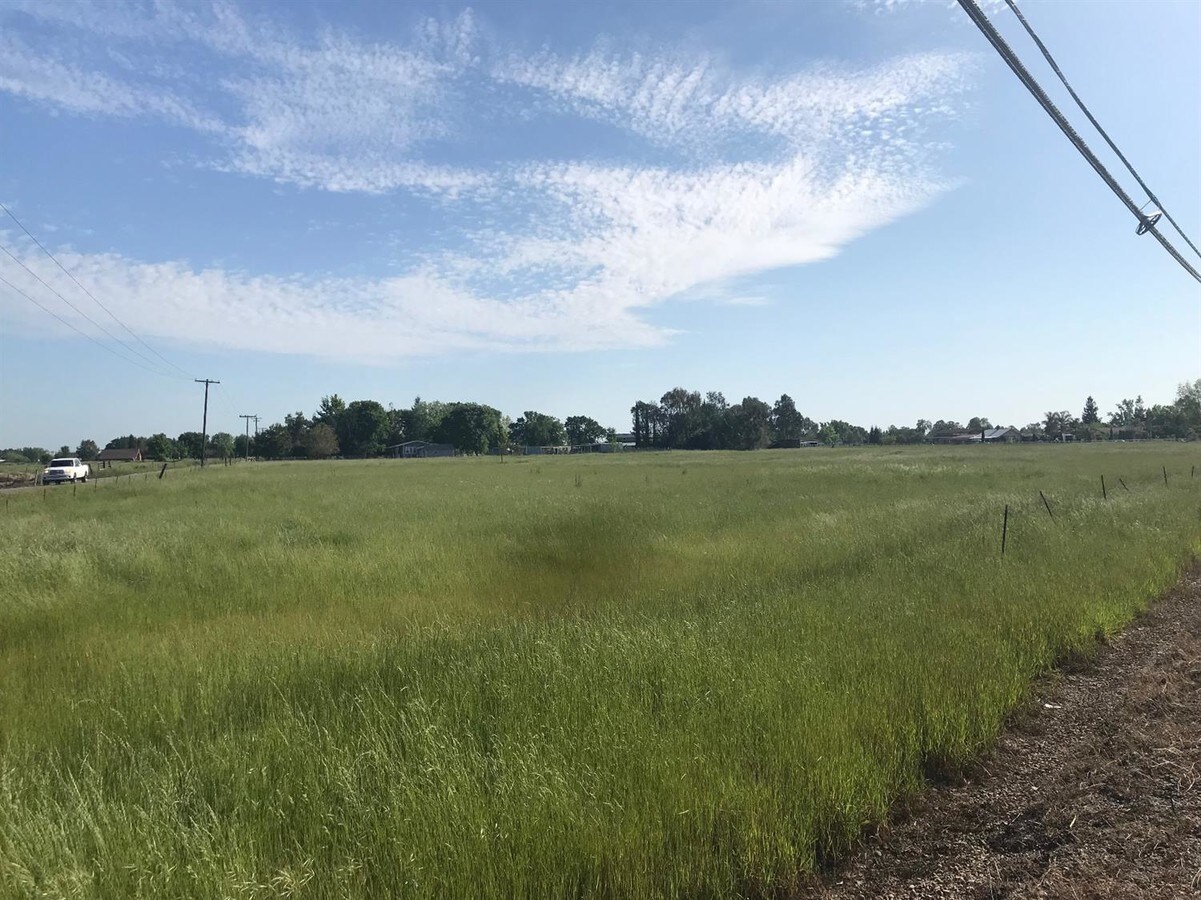 9935 Dillard Rd, Wilton, CA 95693