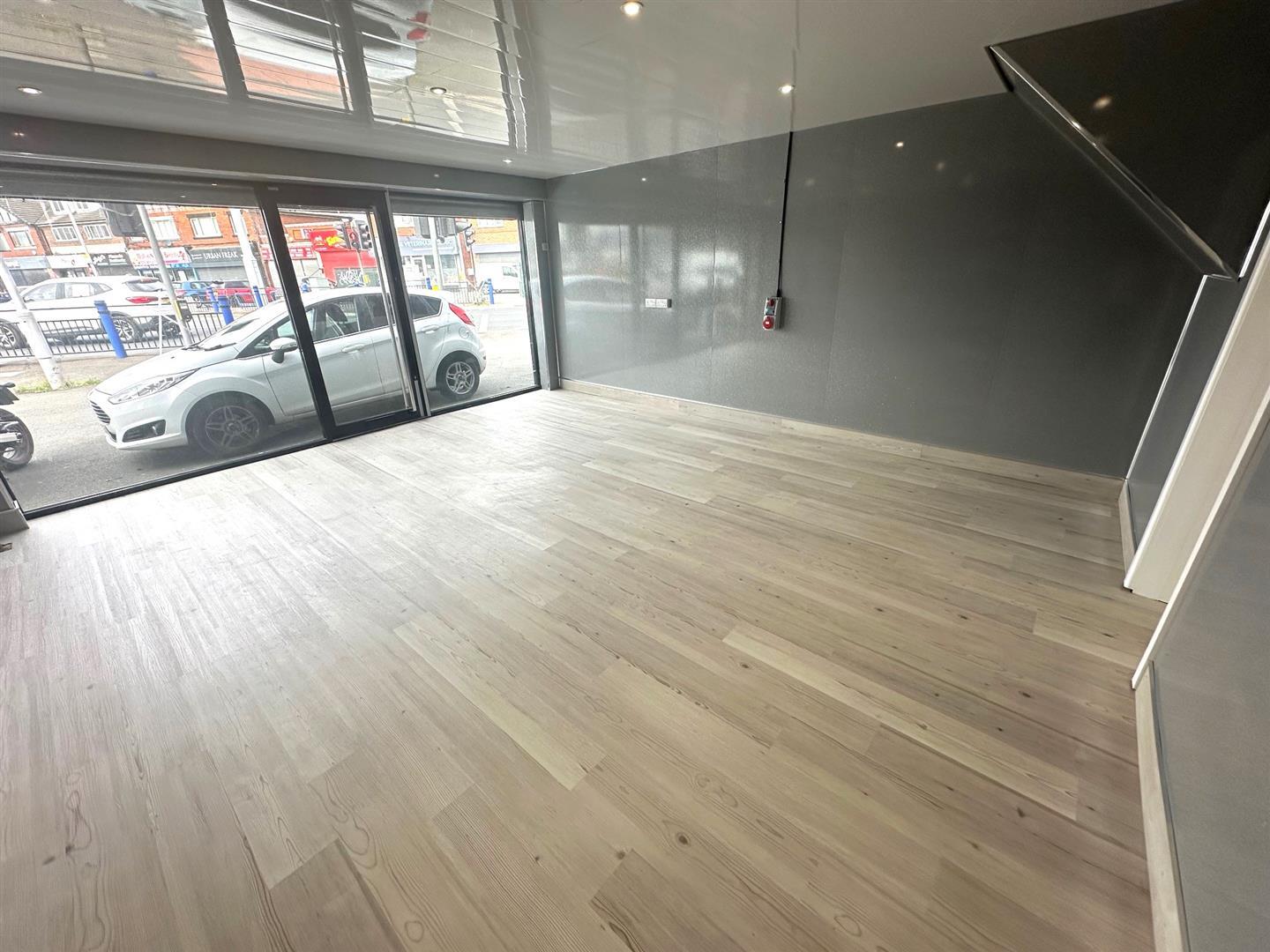 11-11A Irwin Approach, Leeds for lease Interior Photo- Image 1 of 5
