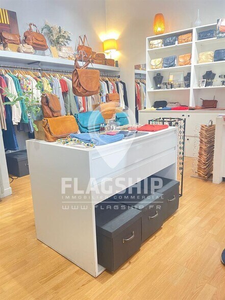 Retail in Paris for lease - Interior Photo - Image 3 of 5