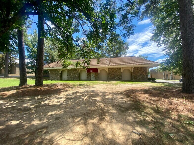 8121 I-30 Hwy E, Little Rock, AR for sale - Building Photo - Image 1 of 1