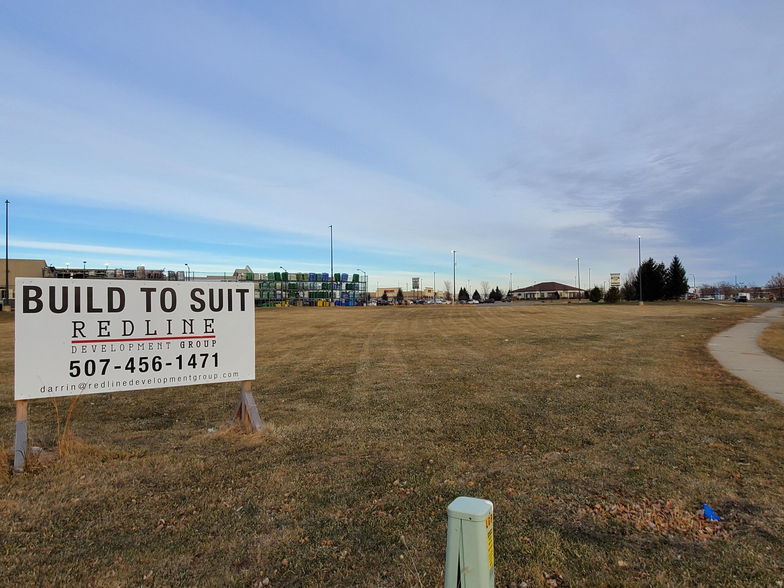 1020 Frontage Rd W, Owatonna, MN for sale - Primary Photo - Image 1 of 3